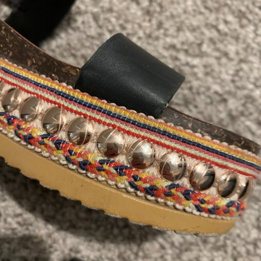 Embroidered Platform Sandals - Picture 5 of 6